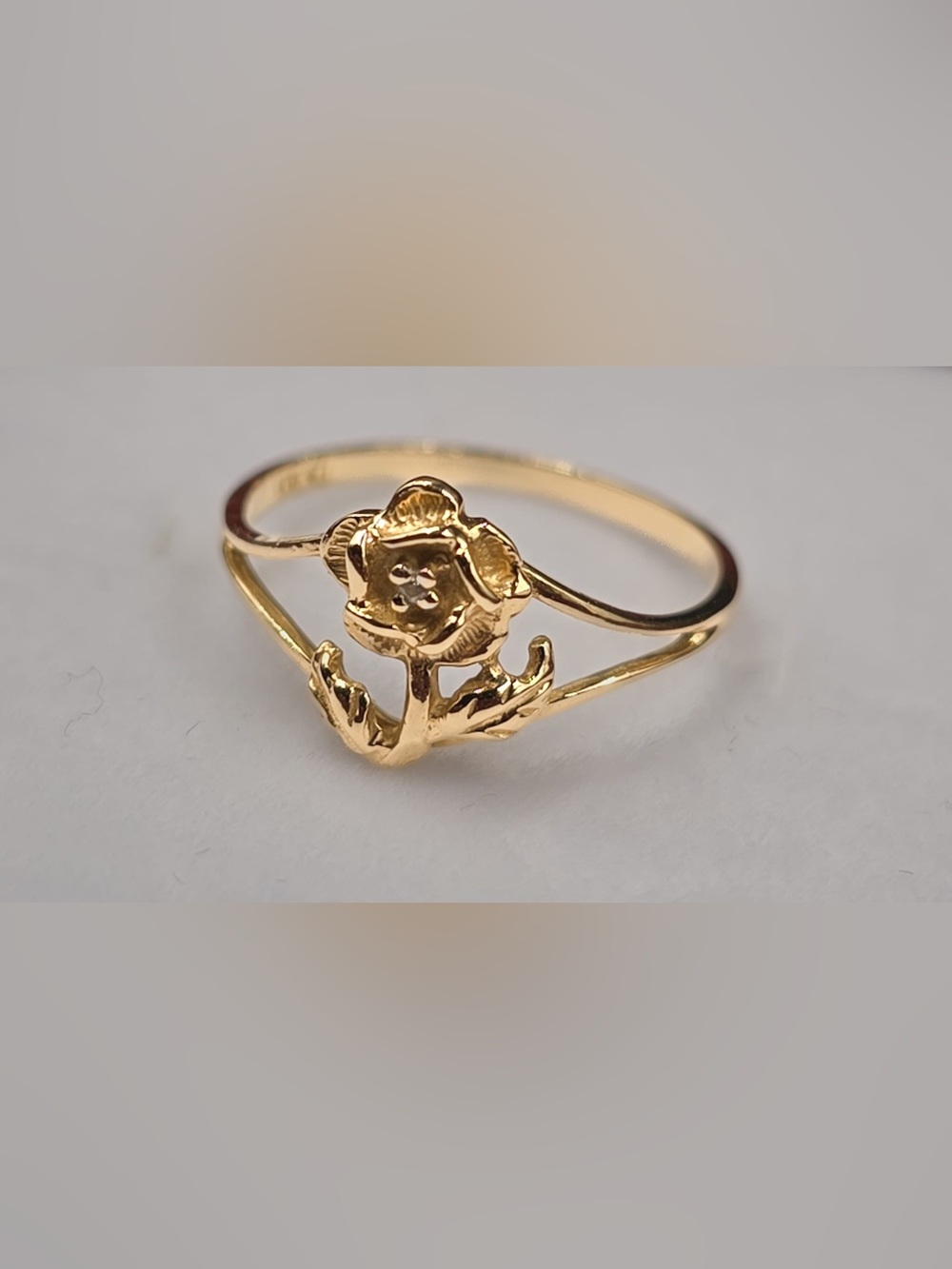 100% 14k Gold Floral Ring - size 6 BRAND NEW